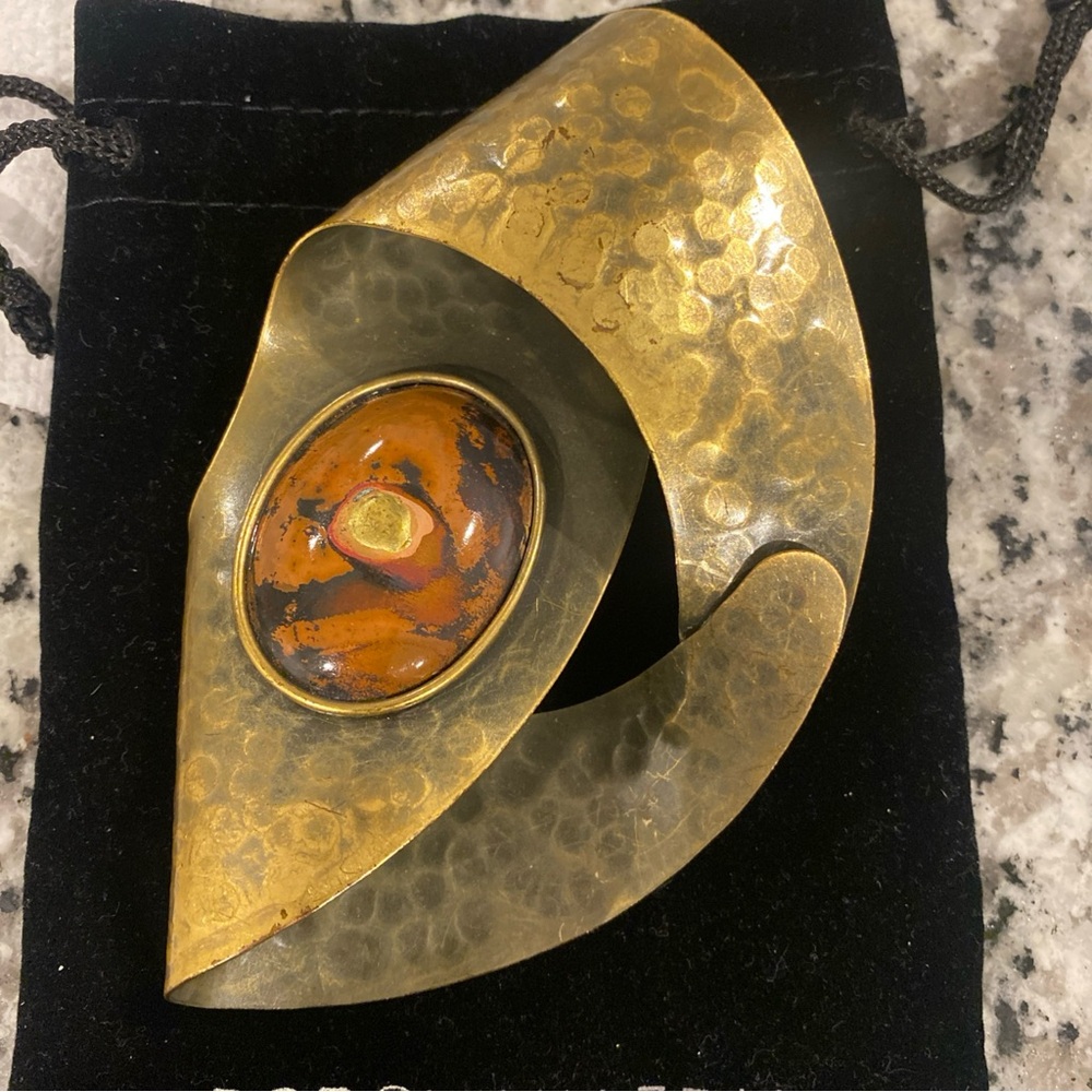 Vintage Metal Sculpted Brooch Pin